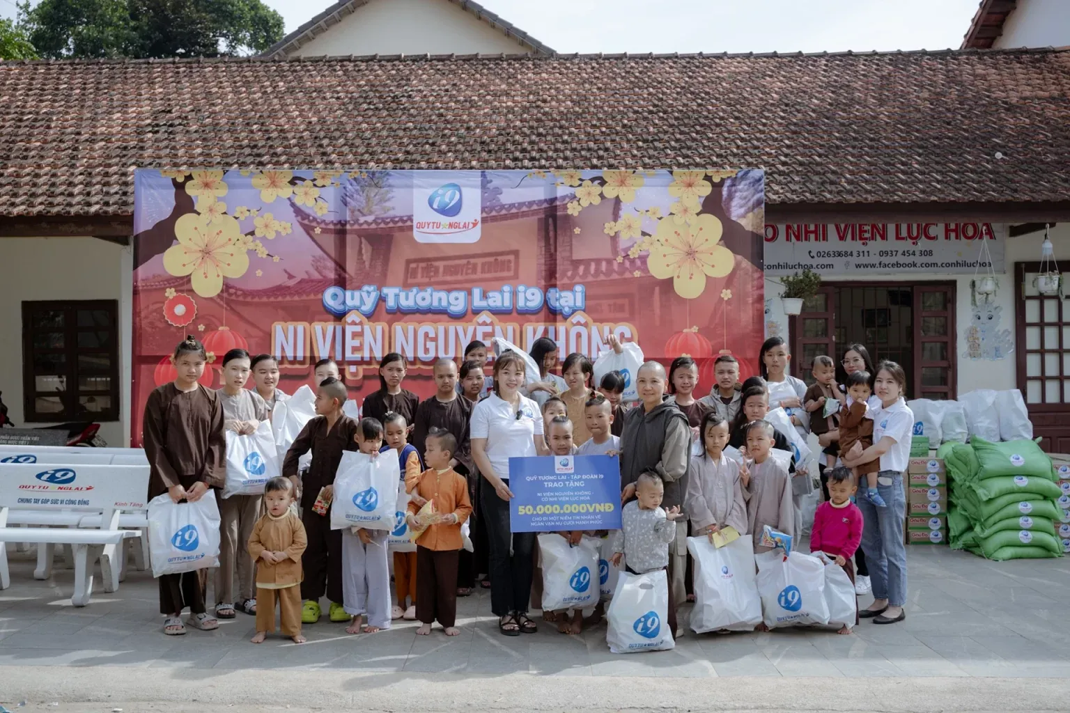 Hình ảnh cận cảnh một văn bản pháp lý với các điều khoản được in rõ ràng, kèm theo logo VND88 nhỏ, nhấn mạnh tính pháp lý và rõ ràng của các điều khoản.